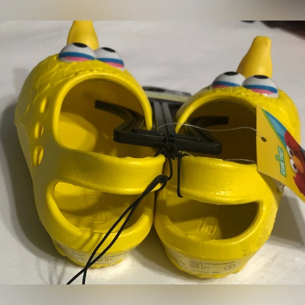 Sesame Street baby’s boy Big Bird Slip on clog yellow. Size 4